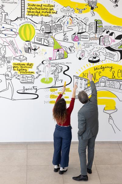 Eröffnung "Shaping Tomorrow´s World" - Wall Drawing by ThinkVisual / Chiara de Eccher (AIT Artloop, 8.4.2026) Foto: eSeL.at - Lorenz Seidler