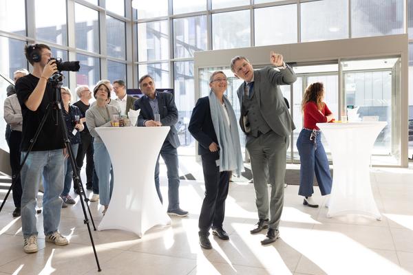 Eröffnung "Shaping Tomorrow´s World" - Wall Drawing by ThinkVisual / Chiara de Eccher (AIT Artloop, 8.4.2026) Foto: eSeL.at - Lorenz Seidler