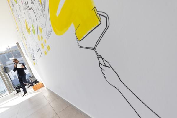 Eröffnung "Shaping Tomorrow´s World" - Wall Drawing by ThinkVisual / Chiara de Eccher (AIT Artloop, 8.4.2026) Foto: eSeL.at - Lorenz Seidler