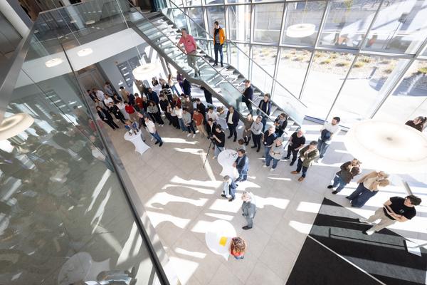 Eröffnung "Shaping Tomorrow´s World" - Wall Drawing by ThinkVisual / Chiara de Eccher (AIT Artloop, 8.4.2026) Foto: eSeL.at - Lorenz Seidler