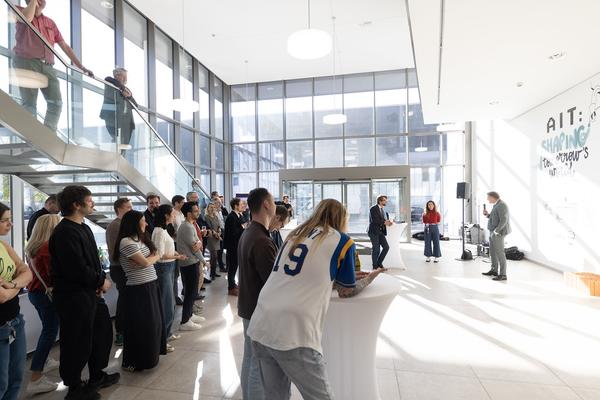 Eröffnung "Shaping Tomorrow´s World" - Wall Drawing by ThinkVisual / Chiara de Eccher (AIT Artloop, 8.4.2026) Foto: eSeL.at - Lorenz Seidler