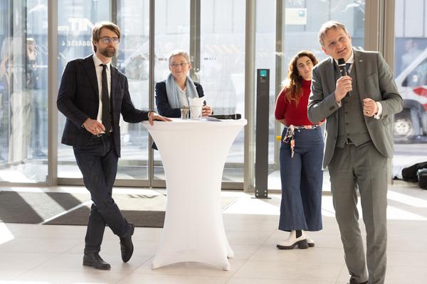 Eröffnung "Shaping Tomorrow´s World" - Wall Drawing by ThinkVisual / Chiara de Eccher (AIT Artloop, 8.4.2026) Foto: eSeL.at - Lorenz Seidler