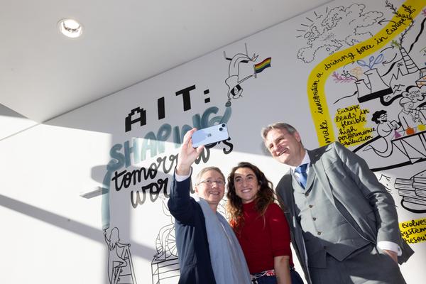 Eröffnung "Shaping Tomorrow´s World" - Wall Drawing by ThinkVisual / Chiara de Eccher (AIT Artloop, 8.4.2026) Foto: eSeL.at - Lorenz Seidler