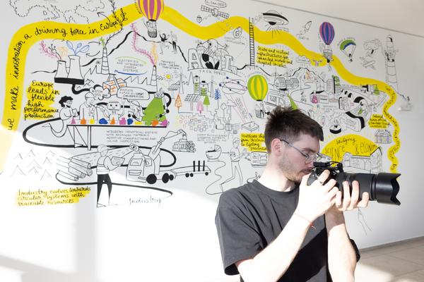 Eröffnung "Shaping Tomorrow´s World" - Wall Drawing by ThinkVisual / Chiara de Eccher (AIT Artloop, 8.4.2026) Foto: eSeL.at - Lorenz Seidler