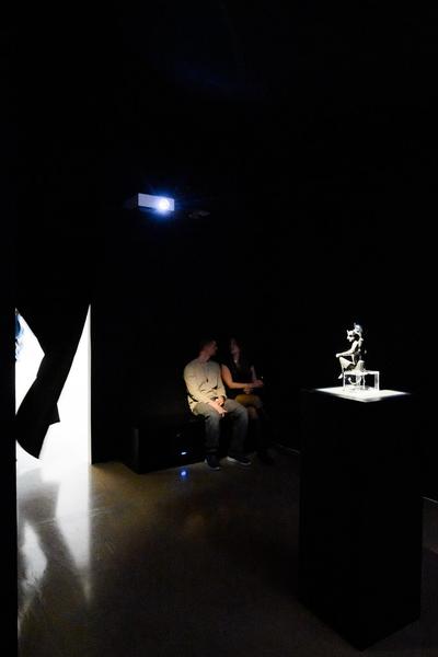 She, Who Dwells in the Shadows (Kunstraum Niederoesterreich, 12.03. - 09.05.2026) Foto: eSeL.at - Joanna Pianka