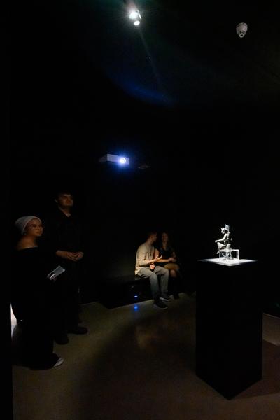 She, Who Dwells in the Shadows (Kunstraum Niederoesterreich, 12.03. - 09.05.2026) Foto: eSeL.at - Joanna Pianka