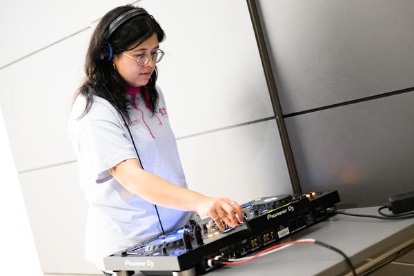 She, Who Dwells in the Shadows (Kunstraum Niederoesterreich, 12.03. - 09.05.2026) Foto: eSeL.at - Joanna Pianka