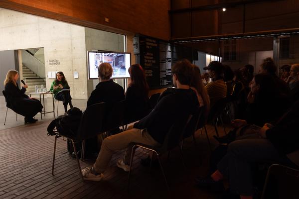 VIENNA ART WEEK: Sophie von Hellermann im Gespräch mit Michelle Cotton (Kunsthalle Wien, 11.11.2025) Foto: eSeL.at - Lorenz Seidler