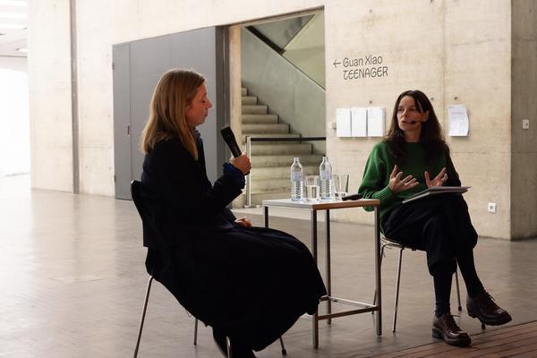 VIENNA ART WEEK: Sophie von Hellermann im Gespräch mit Michelle Cotton (Kunsthalle Wien, 11.11.2025) Foto: eSeL.at - Lorenz Seidler