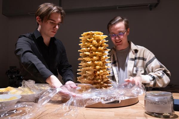 "still (a little life)" - Neven Allgeier, Judith Eisler, Pakui Hardware (The Hall. PART International Art Residency Austria, 7.3.2026) Foto: eSeL.at - Lorenz Seidler