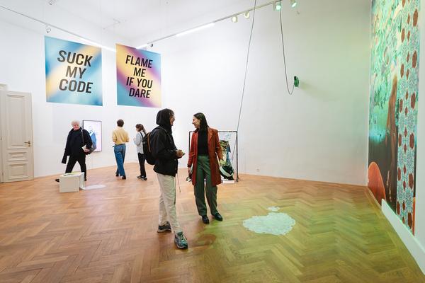 SUCK MY CODE! (Akademie der bildenden Künste / Exhibit Galerie, 05.11.2025 - 08.02.2026) Foto: eSeL.at - Robert Puteanu