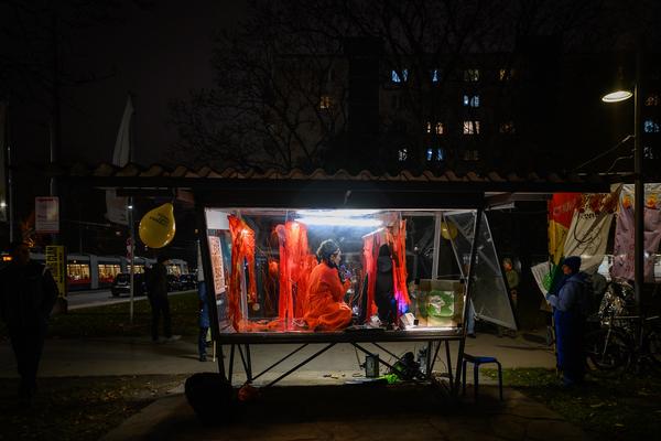 Juliana Herrero &quot;Tautropfen / Gotas de Rocío&quot; (Glaspavillon Bezirksmuseum Brigittenau, 12.11.2025) Foto: eSeL.at - Joanna Pianka