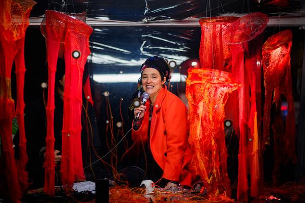 Juliana Herrero &quot;Tautropfen / Gotas de Rocío&quot; (Glaspavillon Bezirksmuseum Brigittenau, 12.11.2025) Foto: eSeL.at - Joanna Pianka