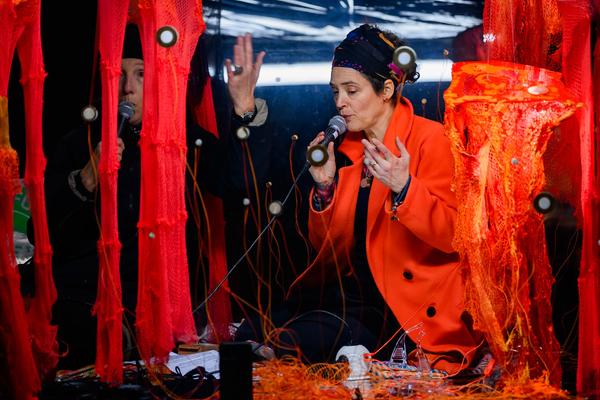 Juliana Herrero &quot;Tautropfen / Gotas de Rocío&quot; (Glaspavillon Bezirksmuseum Brigittenau, 12.11.2025) Foto: eSeL.at - Joanna Pianka