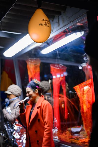 Juliana Herrero &quot;Tautropfen / Gotas de Rocío&quot; (Glaspavillon Bezirksmuseum Brigittenau, 12.11.2025) Foto: eSeL.at - Joanna Pianka