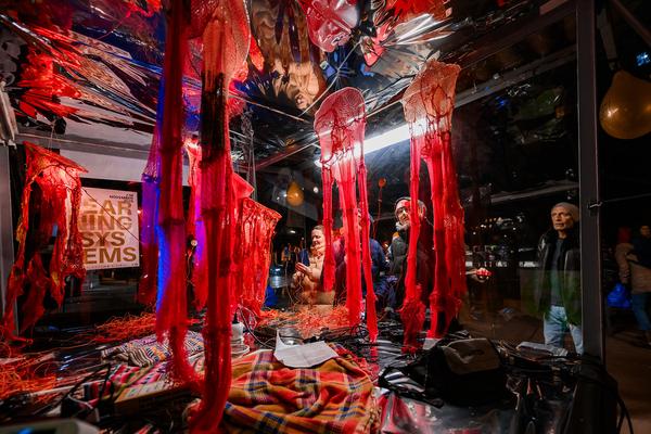 Juliana Herrero &quot;Tautropfen / Gotas de Rocío&quot; (Glaspavillon Bezirksmuseum Brigittenau, 12.11.2025) Foto: eSeL.at - Joanna Pianka