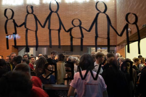 Kunsthalle Wien: … von Brot, Wein, Autos, Sicherheit und Frieden (8.3.2020, Eröffnung) <a href="https://kunsthallewien.at/veranstaltung/von-brot-wein-autos-sicherheit-und-frieden" rel="noreferrer nofollow">kunsthallewien.at/veranstaltung/von-brot-wein-autos-siche...</a> | Foto: eSeL Foto: eSeL.at - Lorenz Seidler