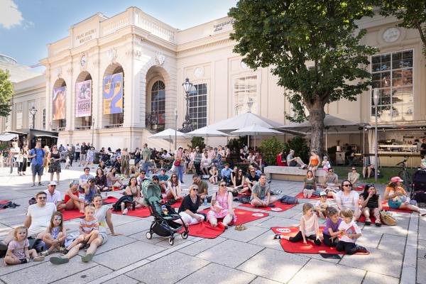 MuseumsQuartier Wien: Tagebuch Slam @ MQ Sommerfest (12.6.2022) Foto: eSeL.at - Lorenz Seidler Foto: eSeL.at - Lorenz Seidler