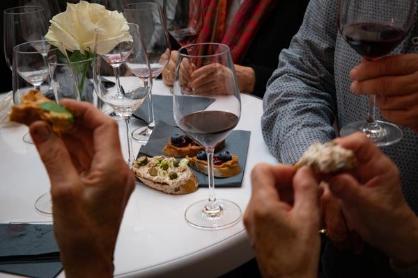 MuseumsQuartier Wien: NZZ Podium - Demokratie (22.10.2018, MQ Ovalhalle) <a href="https://podium-berlin.nzz.ch/event/demokratie-2" rel="noreferrer nofollow">podium-berlin.nzz.ch/event/demokratie-2</a> | Foto: eSeL Foto: eSeL.at - Lorenz Seidler