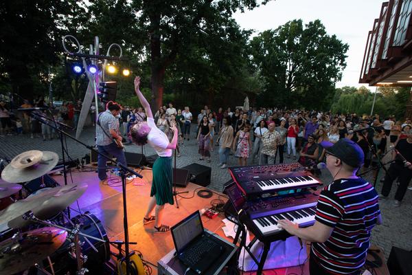 Belvedere 21: Konzert Spitting Ibex @ Sommerfest 2019 (5.7.2019)  <a href="https://www.belvedere21.at/sommerfest" rel="noreferrer nofollow">www.belvedere21.at/sommerfest</a> | Foto: eSeL| Foto: eSeL Foto: eSeL.at - Lorenz Seidler