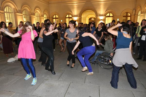 Kunstraum Niederösterreich: Peter Fritzenwallner - H13 Preisverleihung und Performance (5.9.2013) <a href="http://esel.cc/h13_fritzenwallner" rel="noreferrer nofollow">esel.cc/h13_fritzenwallner</a> | Foto: <a href="http://eSeL.at" rel="noreferrer nofollow">eSeL.at</a> Foto: (c) eSeL.at