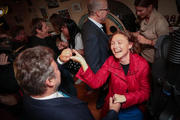 KOER -  Kunstgastgeber Gemeindebau (Rennbahnweg 27, Eröffnung, 16.10.2013)  <a href="http://esel.cc/KGG_Rennbahnweg27" rel="noreferrer nofollow">esel.cc/KGG_Rennbahnweg27</a> | Foto: <a href="http://eSeL.at" rel="noreferrer nofollow">eSeL.at</a> Foto: (c) eSeL.at