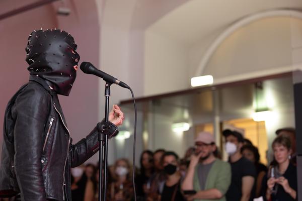 Kunstraum Niederösterreich: H13 2022 - "Metal Heads" von Elisabeth Kihlström und Alexander Martinz (1.9.2022) Foto: eSeL.at - Lorenz Seidler Foto: eSeL.at - Lorenz Seidler