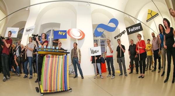 Kunstraum Niederösterreich: Peter Fritzenwallner - H13 Preisverleihung und Performance (5.9.2013) <a href="http://esel.cc/h13_fritzenwallner" rel="noreferrer nofollow">esel.cc/h13_fritzenwallner</a> | Foto: <a href="http://eSeL.at" rel="noreferrer nofollow">eSeL.at</a> Foto: (c) eSeL.at