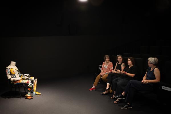 &quot;the set, the double, the stand-in, the prop&quot; - Jann Haworth im Gespräch mit Jo Applin (Österr. Ludwig-Stiftung @ mumok, 4.9.2025) Foto: eSeL.at - Lorenz Seidler