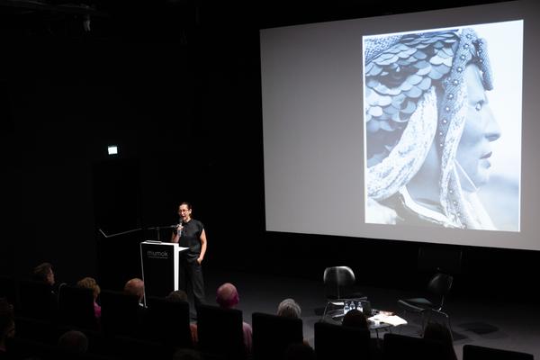 &quot;the set, the double, the stand-in, the prop&quot; - Jann Haworth im Gespräch mit Jo Applin (Österr. Ludwig-Stiftung @ mumok, 4.9.2025) Foto: eSeL.at - Lorenz Seidler