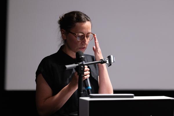&quot;the set, the double, the stand-in, the prop&quot; - Jann Haworth im Gespräch mit Jo Applin (Österr. Ludwig-Stiftung @ mumok, 4.9.2025) Foto: eSeL.at - Lorenz Seidler