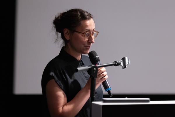 &quot;the set, the double, the stand-in, the prop&quot; - Jann Haworth im Gespräch mit Jo Applin (Österr. Ludwig-Stiftung @ mumok, 4.9.2025) Foto: eSeL.at - Lorenz Seidler