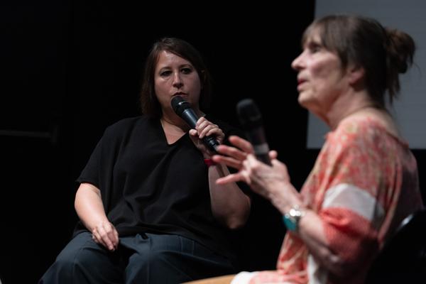 &quot;the set, the double, the stand-in, the prop&quot; - Jann Haworth im Gespräch mit Jo Applin (Österr. Ludwig-Stiftung @ mumok, 4.9.2025) Foto: eSeL.at - Lorenz Seidler