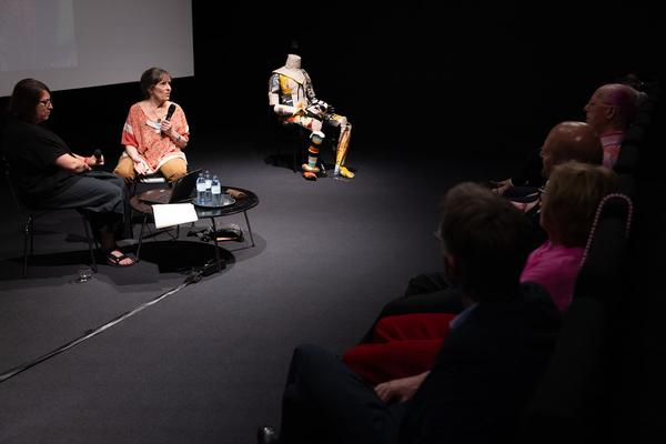 "the set, the double, the stand-in, the prop" - Jann Haworth im Gespräch mit Jo Applin (Österr. Ludwig-Stiftung @ mumok, 4.9.2025) Foto: eSeL.at - Lorenz Seidler