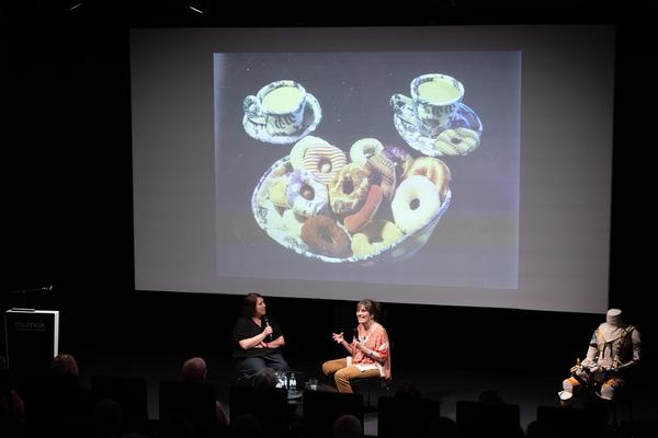 "the set, the double, the stand-in, the prop" - Jann Haworth im Gespräch mit Jo Applin (Österr. Ludwig-Stiftung @ mumok, 4.9.2025) Foto: eSeL.at - Lorenz Seidler