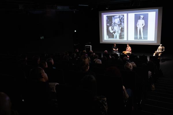 "the set, the double, the stand-in, the prop" - Jann Haworth im Gespräch mit Jo Applin (Österr. Ludwig-Stiftung @ mumok, 4.9.2025) Foto: eSeL.at - Lorenz Seidler
