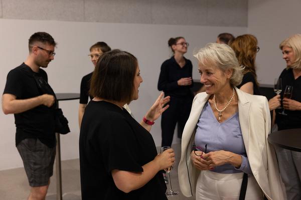 "the set, the double, the stand-in, the prop" - Jann Haworth im Gespräch mit Jo Applin (Österr. Ludwig-Stiftung @ mumok, 4.9.2025) Foto: eSeL.at - Lorenz Seidler