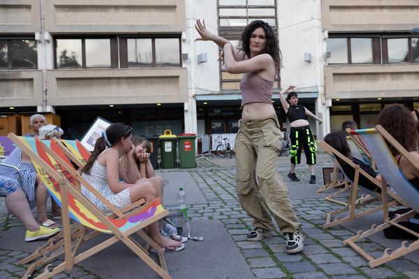 Kultursommer 2025: trans*motion &quot;TR4NTIPHONY&quot; (Schrödingerplatz, 20.7.2025) Foto: eSeL.at - Lorenz Seidler