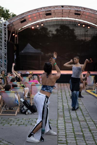 Kultursommer 2025: trans*motion &quot;TR4NTIPHONY&quot; (Schrödingerplatz, 20.7.2025) Foto: eSeL.at - Lorenz Seidler