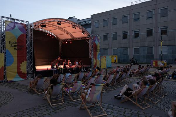 Kultursommer 2025: trans*motion &quot;TR4NTIPHONY&quot; (Schrödingerplatz, 20.7.2025) Foto: eSeL.at - Lorenz Seidler