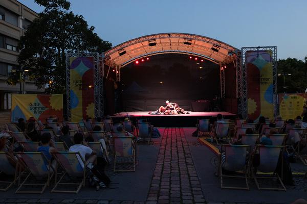 Kultursommer 2025: trans*motion &quot;TR4NTIPHONY&quot; (Schrödingerplatz, 20.7.2025) Foto: eSeL.at - Lorenz Seidler