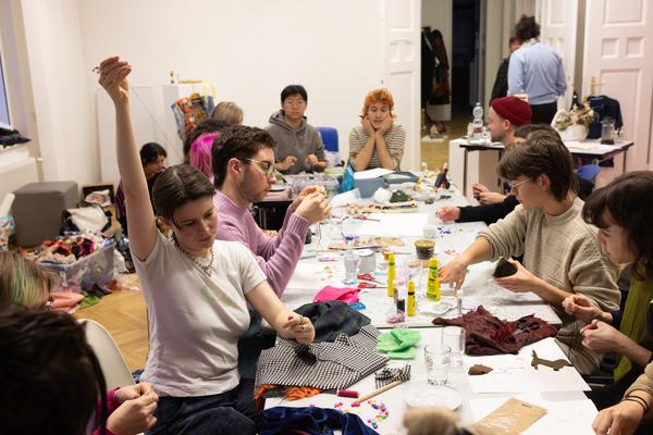 Uglify / Beautify Craft Club (Queer Museum Vienna, 30.11.2025) Foto: eSeL.at - Lorenz Seidler