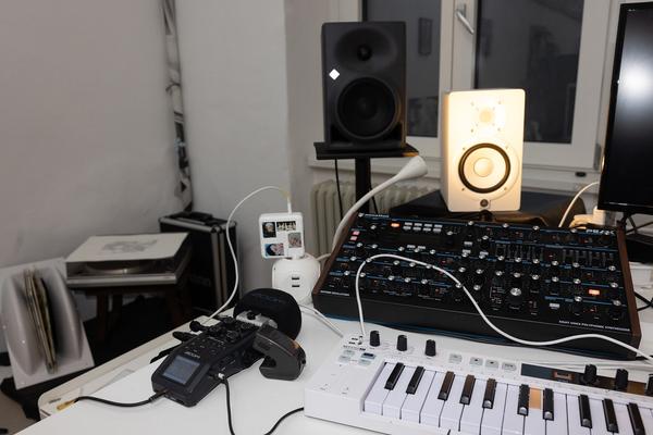 VIENNA ART WEEK 2025: Ernst Lima @ Open Studio Days (1070, 8.11. &amp; 9.11.2025) Foto: eSeL.at - Lorenz Seidler