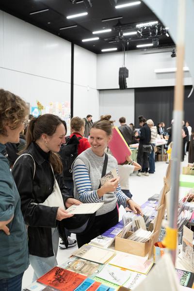 Vienna Art Book Fair #3 (Die Angewandte/VZA - 17--19.10.2025) Foto: eSeL.at - Sarah Tasha