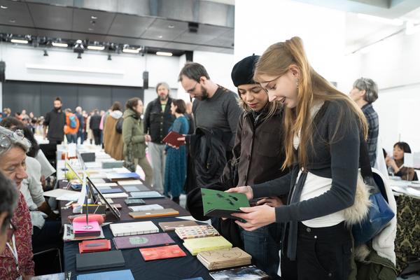 Vienna Art Book Fair #3 (Die Angewandte/VZA - 17--19.10.2025) Foto: eSeL.at - Sarah Tasha