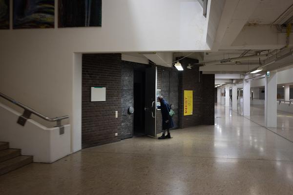 VIENNA ART WEEK 2025: Lisa Großkopf &amp; Nina Bauer &quot;How to Make It As An Artist In 50 Minutes (akademische Viertelstunde inklusive)&quot; (Audi Max @ WEST, 8.11. &amp; 9.11.2025) Foto: eSeL.at - Lorenz Seidler