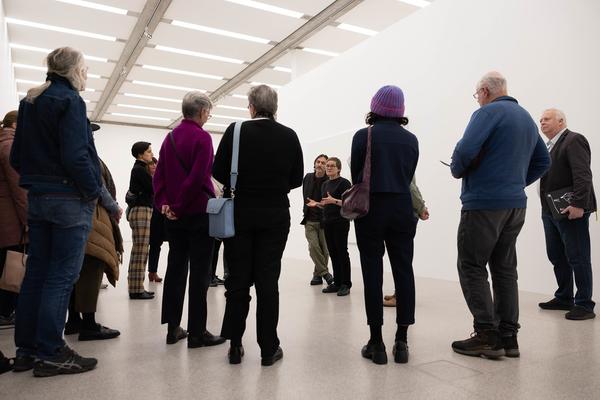 VIENNA ART WEEK: Ausstellungsrundgang Tobias Pils mit Manuela Ammer (mumok, 13.11.2025) Foto: eSeL.at - Lorenz Seidler