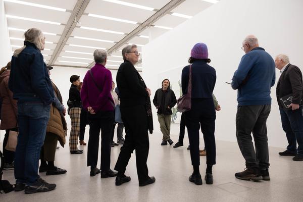 VIENNA ART WEEK: Ausstellungsrundgang Tobias Pils mit Manuela Ammer (mumok, 13.11.2025) Foto: eSeL.at - Lorenz Seidler