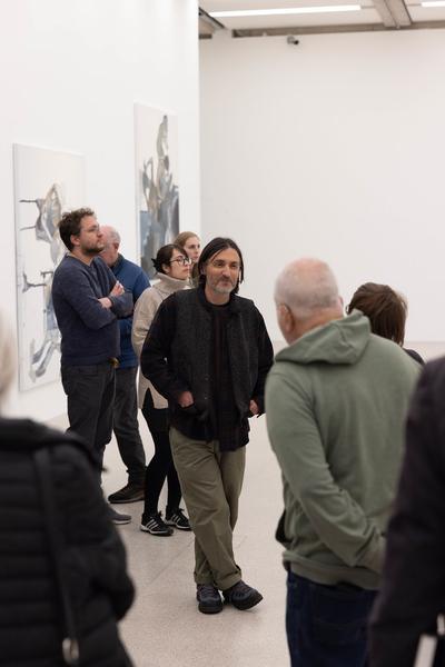 VIENNA ART WEEK: Ausstellungsrundgang Tobias Pils mit Manuela Ammer (mumok, 13.11.2025) Foto: eSeL.at - Lorenz Seidler