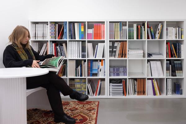 Tobias Pils - Meet the artist (Galerie Eva Presenhuber, 13.11.2025) Foto: eSeL.at - Lorenz Seidler